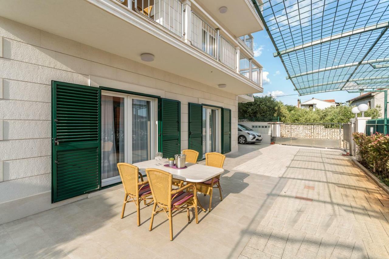 Villa Flores ロゴズニッツァ エクステリア 写真